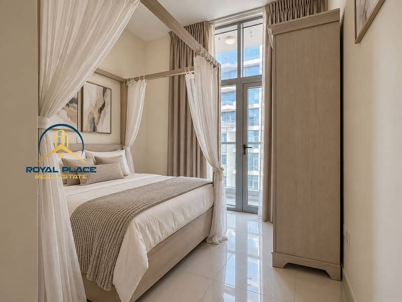 6 Cozy Canopy Bedroom with Urban View. png