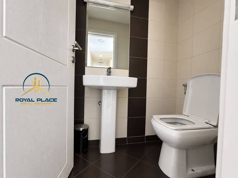 12 Modern Minimalist Bathroom Interior(10) (1). png