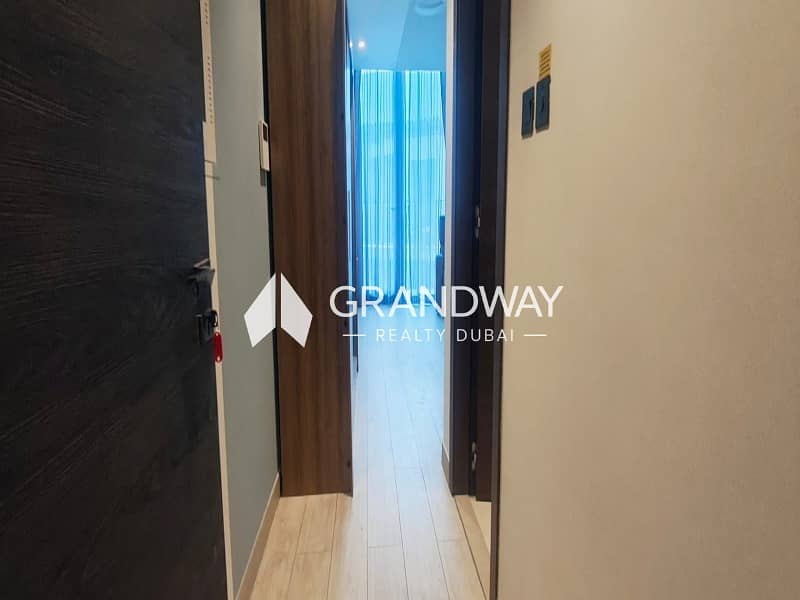 13 Modern Studio Living I Premium Residence I Arjan — photo 13