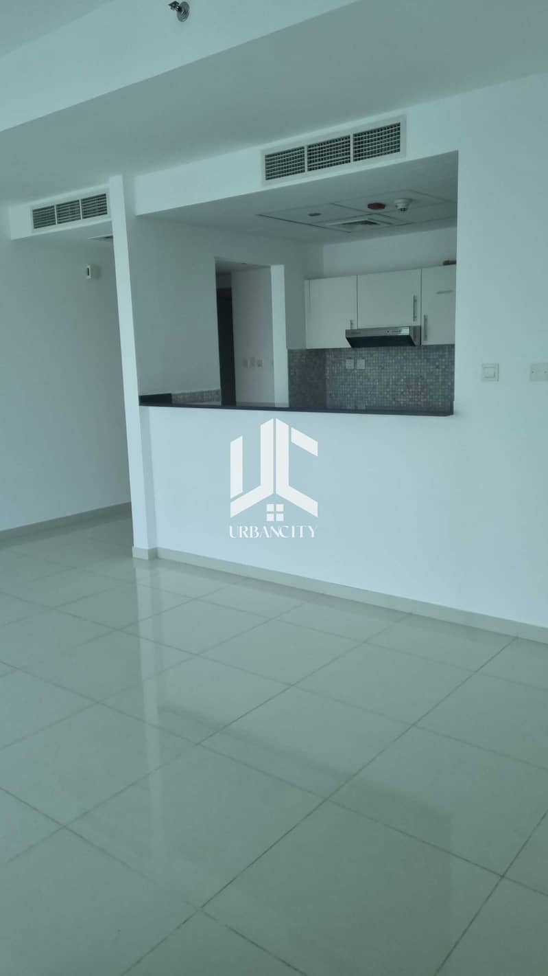 7 09 - MB1205 Living 2. jpg