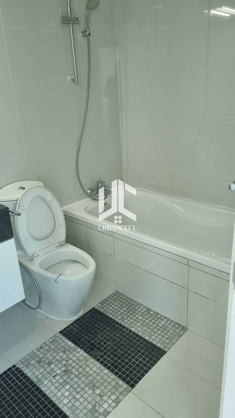 12 16 - MB1205 Master Bathroom 2. jpg