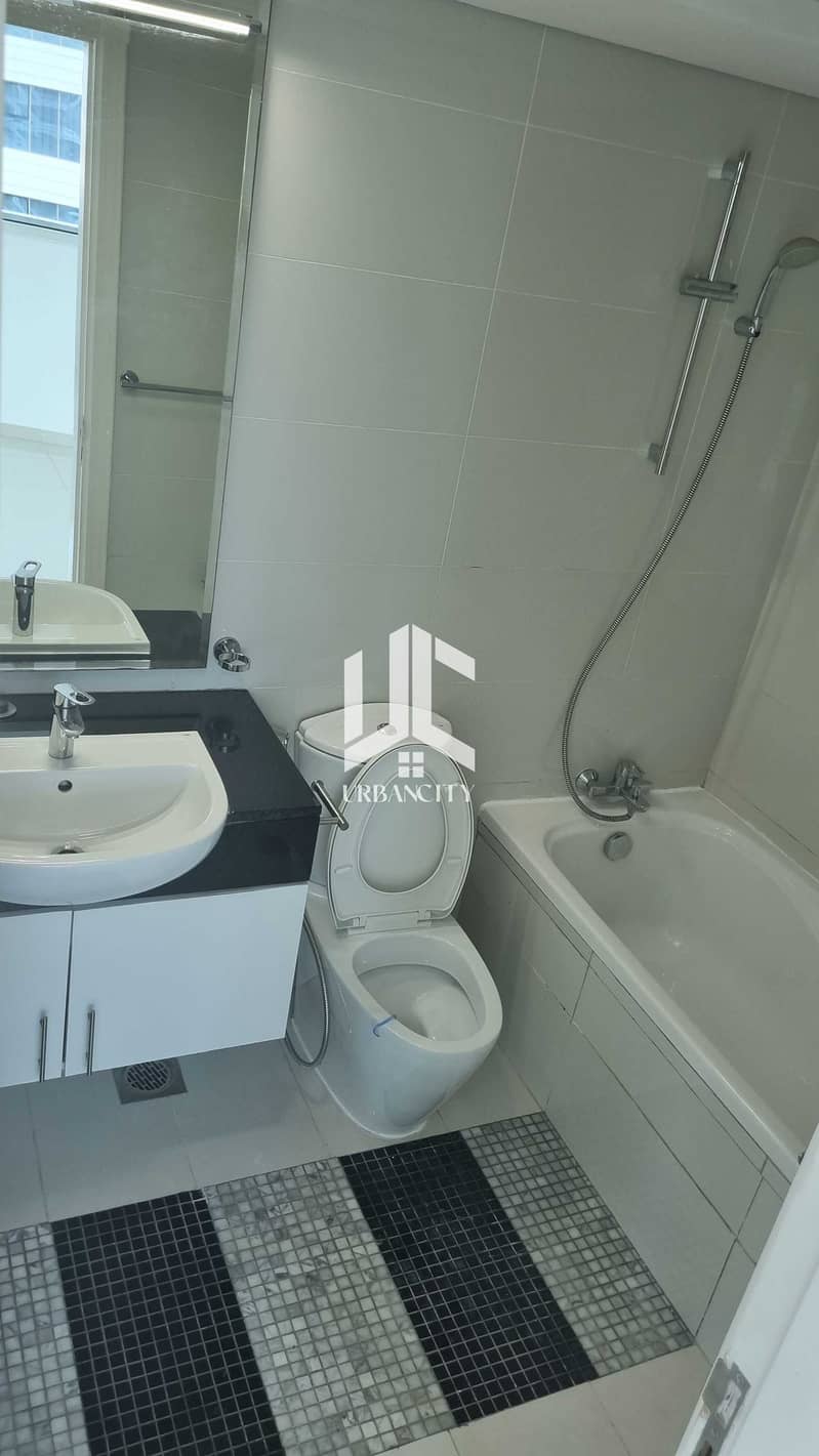 13 17 - MB1205 Master Bathroom 3. jpg