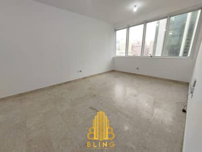 2 Schlafzimmer Wohnung zum Miete in Hamdan Street, Abu Dhabi - WhatsApp Image 2026-09-22 at 1.06. 40 PM. jpeg 2 Schlafzimmer Wohnung zum Miete in Hamdan Street, Abu Dhabi - WhatsApp Image 2026-09-22 at 1.06. 40 PM. jpeg
