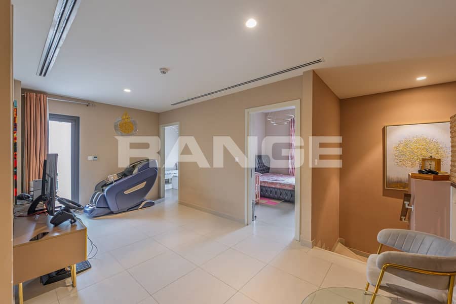 29 Upper Floor Living Room. jpg. jpeg