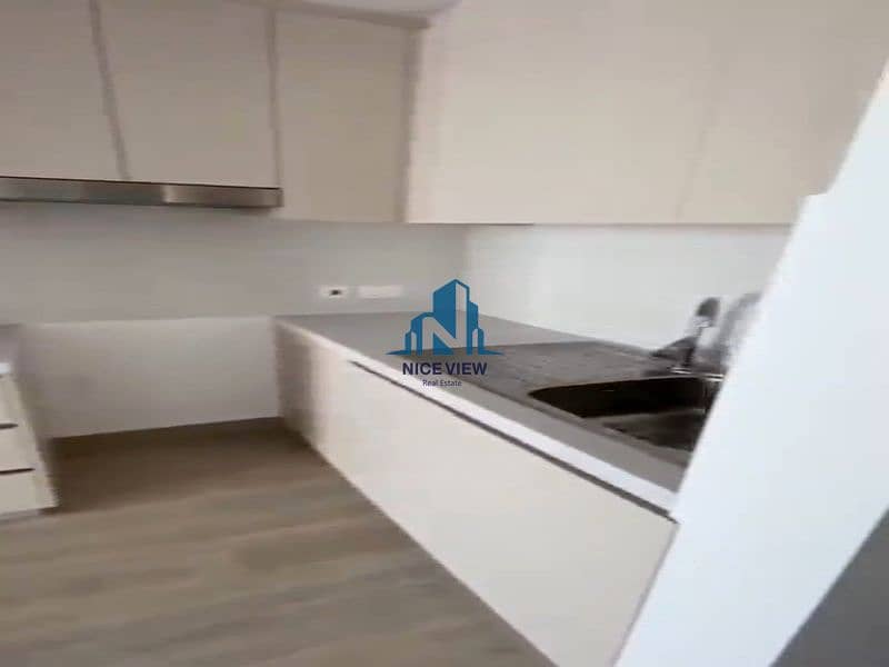 6 apartment_photo_04_enhanced. jpg