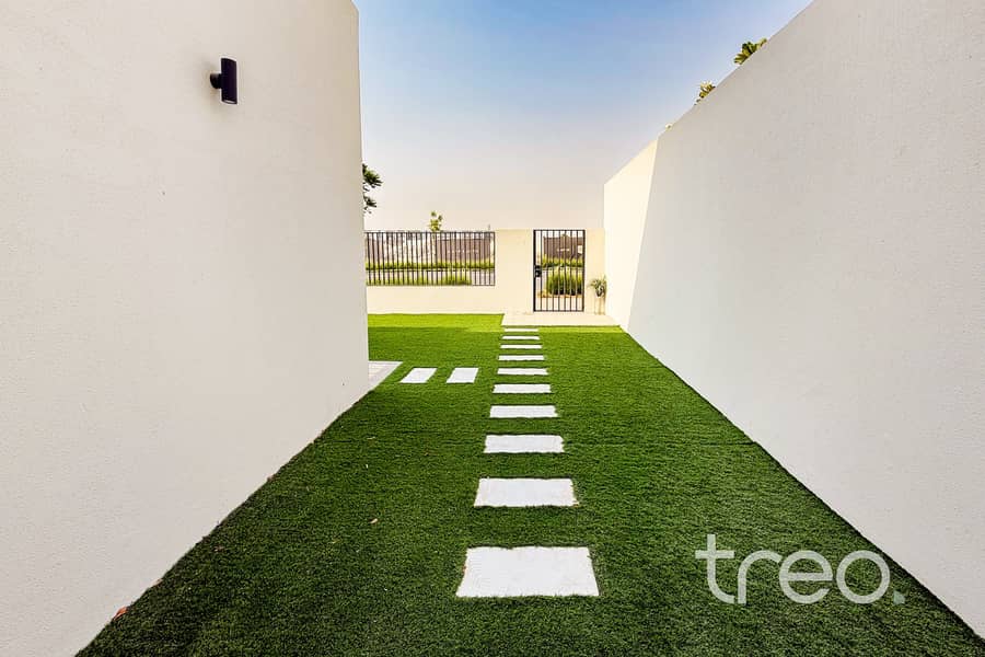15 236 back garden 2. jpg