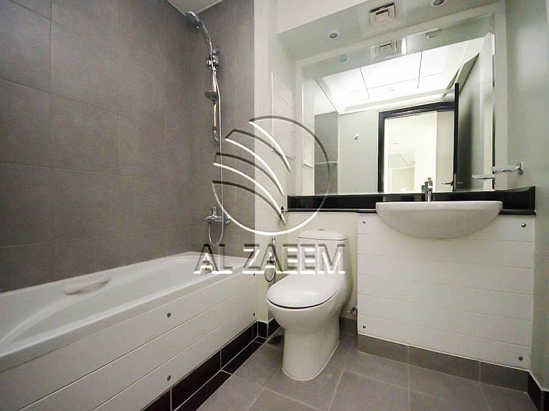 10 Bathroom. jpg