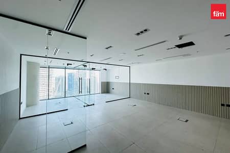 Office for Rent in Business Bay, Dubai - Canal View | Low Traffic | Well Maintained