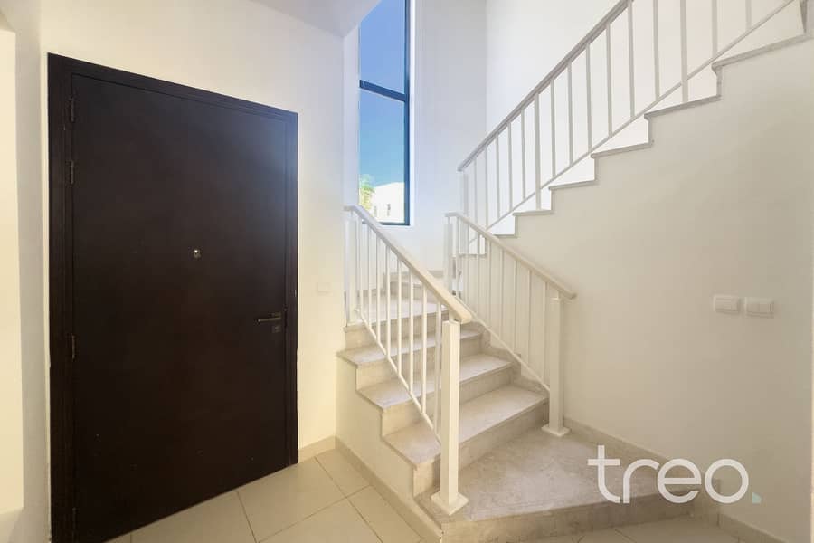8 Type G = Stairwell . jpg
