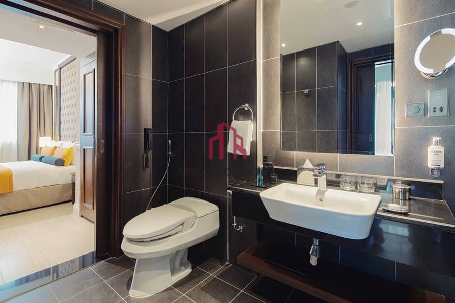 7 Executive Studio Bathroom. jpeg