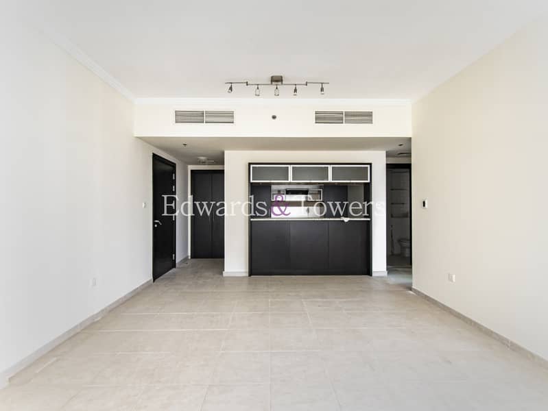 Spacious| Closed Kitchen| Next to Marina Promenade Spacious| Closed Kitchen| Next to Marina Promenade