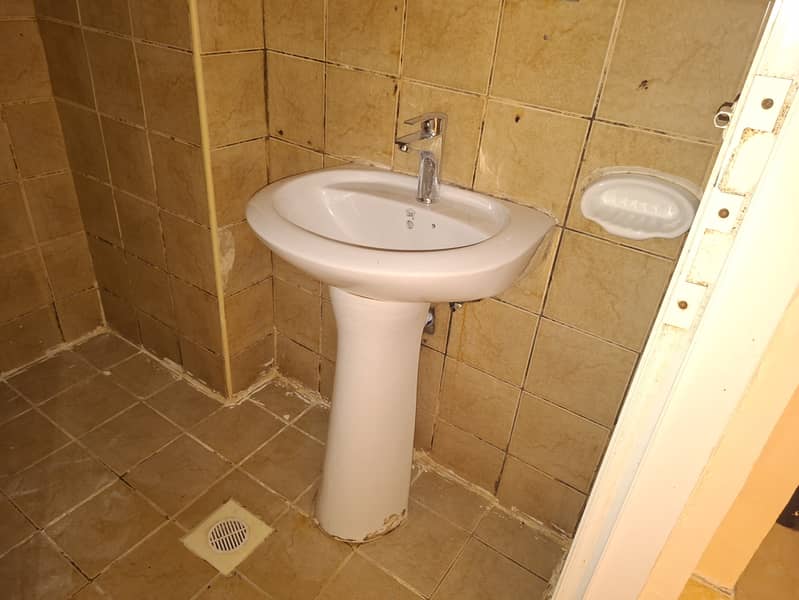 8 27022. jpg