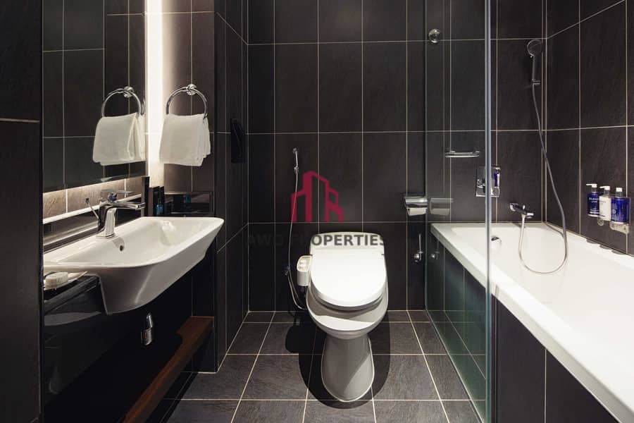 5 One Bedroom Bathroom. jpg