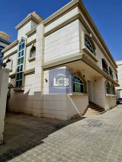 4 Schlafzimmer Villa zum Miete in Shakhbout City, Abu Dhabi - 41b23ecf-cf9e-40a8-8172-286b1d3051e9. jpg 4 Schlafzimmer Villa zum Miete in Shakhbout City, Abu Dhabi - 41b23ecf-cf9e-40a8-8172-286b1d3051e9. jpg