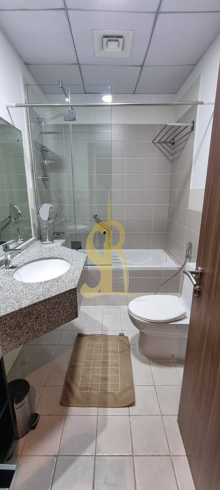 7 washroom2. jpeg