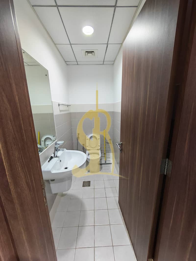 8 washroom. jpeg
