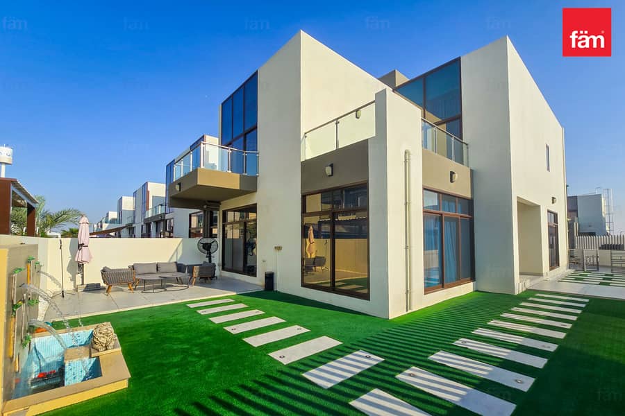 Fully Furnished | Corner End Plot | Water Feature Fully Furnished | Corner End Plot | Water Feature