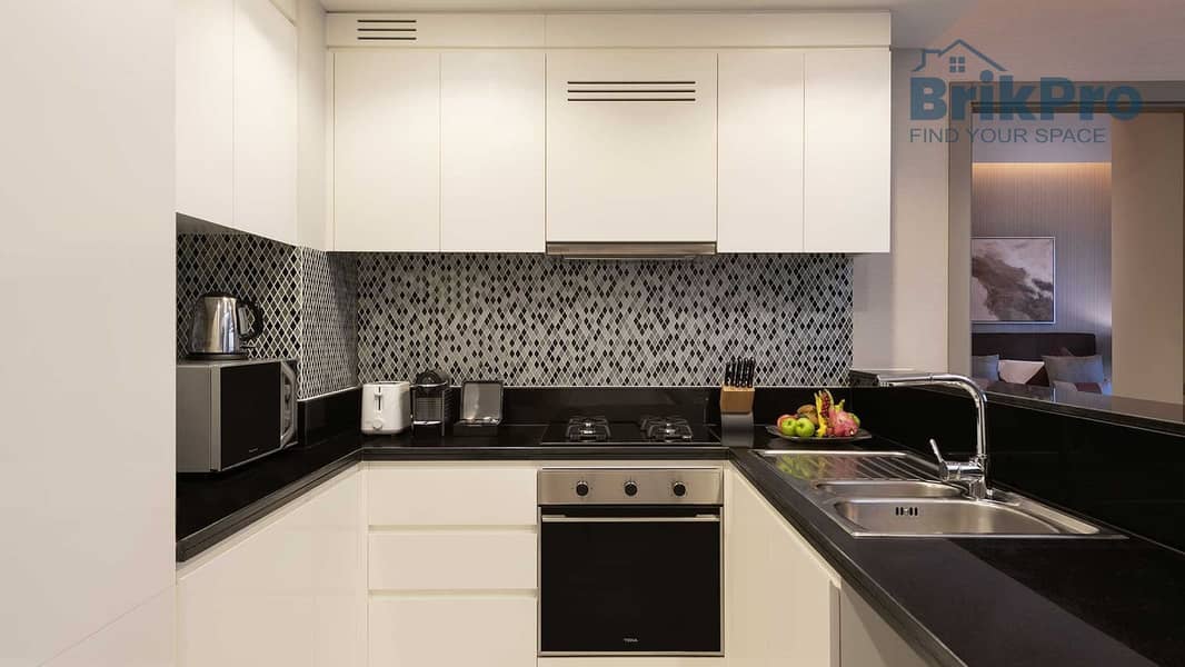 4 kitchen_wide. jpg