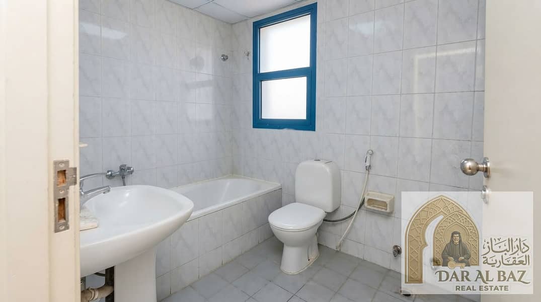 11 Enhancing_real_estate_listing_ph…_20260921033704. jpeg