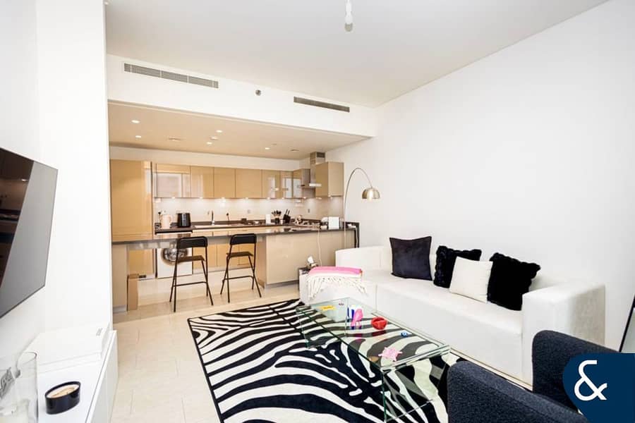 Premium | Spacious | Modern | Studio Premium | Spacious | Modern | Studio