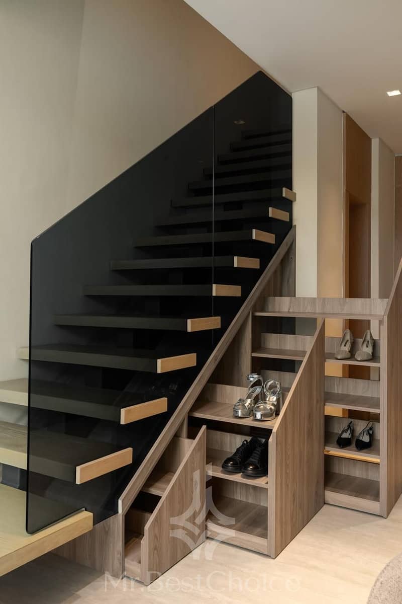 9 Storage and stairs. jpeg