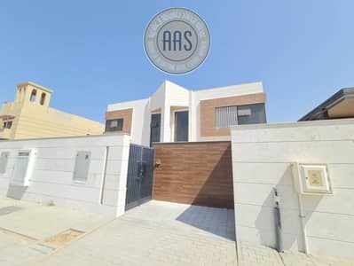 4 habitaciones Villa para en Alquiler en Hoshi, Sharjah - 20260923_103343. jpg