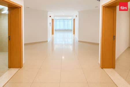 2 Bedroom Apartment for Sale in Dubai Marina, Dubai - 9% ROI | Investor Deal | Partial Sea View 2 Bedroom Apartment for Sale in Dubai Marina, Dubai - 9% ROI | Investor Deal | Partial Sea View