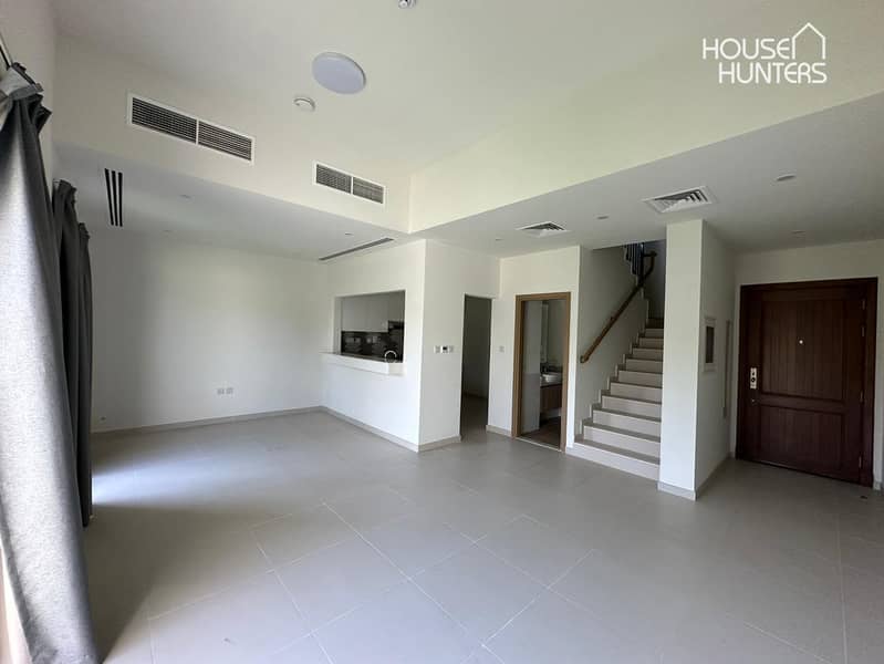 Single raw / Vacant/ close to amenities Single raw / Vacant/ close to amenities