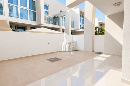 3 habitaciones Villa para en Alquiler en DAMAC Hills 2 (Akoya by DAMAC), Dubai - Villa en DAMAC Hills 2 (Akoya by DAMAC),Vardon, 3 dormitorios, 75000 AED - 16644677 3 habitaciones Villa para en Alquiler en DAMAC Hills 2 (Akoya by DAMAC), Dubai - Villa en DAMAC Hills 2 (Akoya by DAMAC),Vardon, 3 dormitorios, 75000 AED - 16644677
