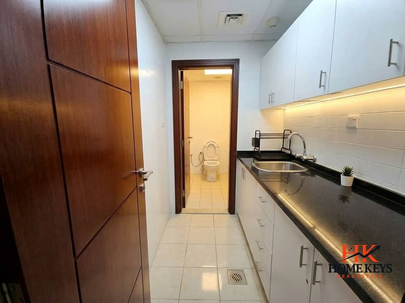 7 2 Pantry, Washroom. jpg