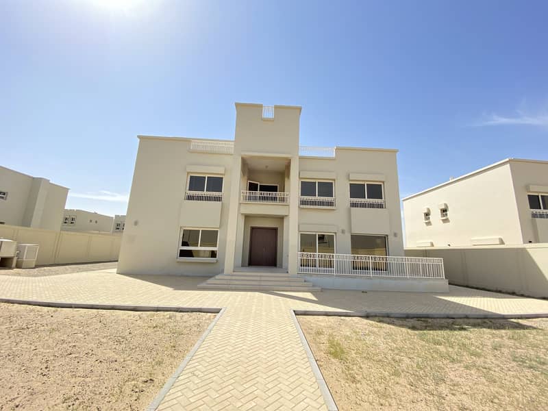 Beand new 5BR villa in barashi with two drivers room 3 majlas all master bedrooms balcony wardrobes rent just 150k