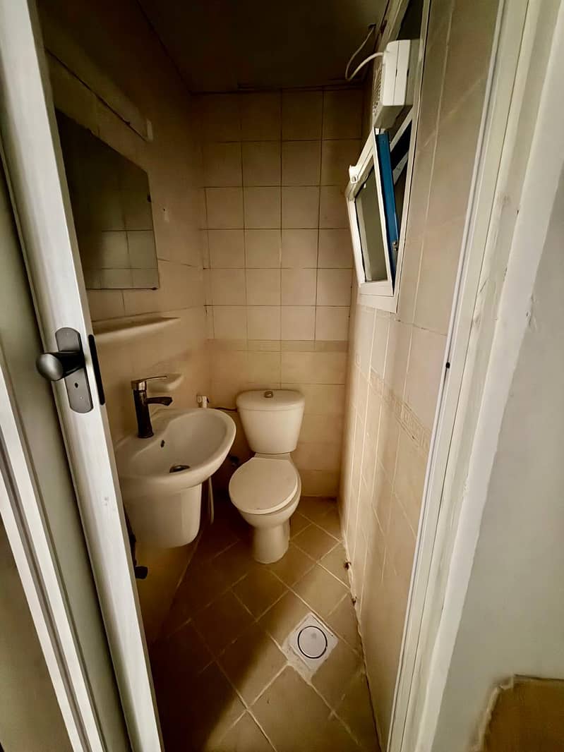 12 1000405011. jpg