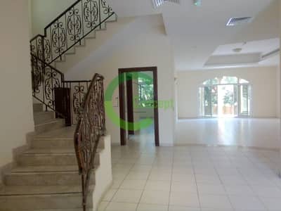 Well maintained villa with private gardens. Well maintained villa with private gardens.