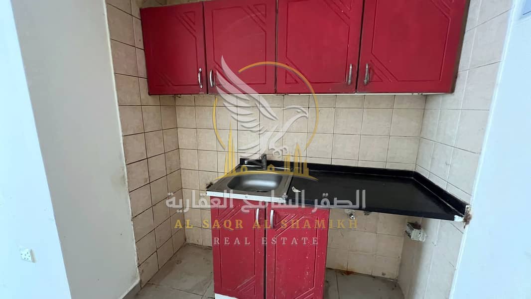 10 shqa-for-rent-1-bedroom-albwtyna-alsharqa-kitchen-09. jpg