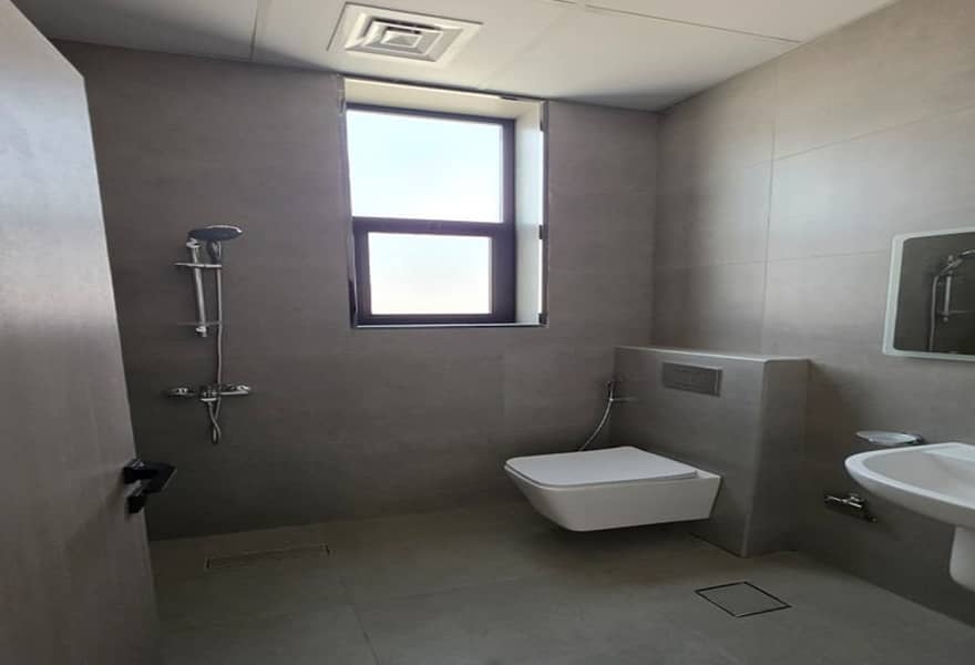 12 Premium 6BR Villa | Spacious Layout | Vacant — photo 12