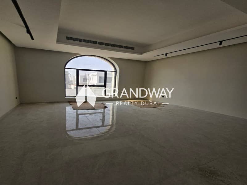 5 Luxury Villa | Large Plot | Private Garden — photo 5