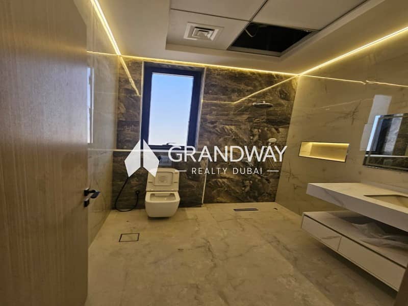 16 Luxury Villa | Large Plot | Private Garden — photo 16
