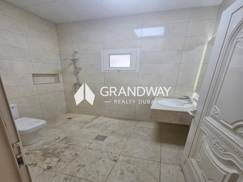 11 Spacious 5BR Villa | Large Layout | Prime Al Awir — photo 11
