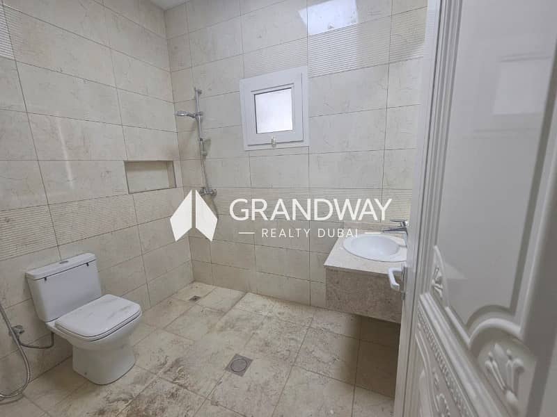 16 Spacious 5BR Villa | Large Layout | Prime Al Awir — photo 16