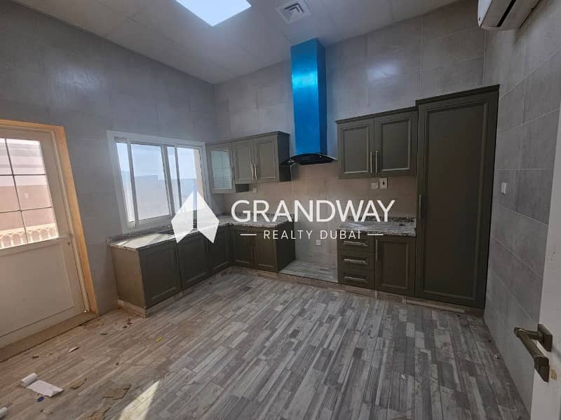 18 Spacious 5BR Villa | Large Layout | Prime Al Awir — photo 18