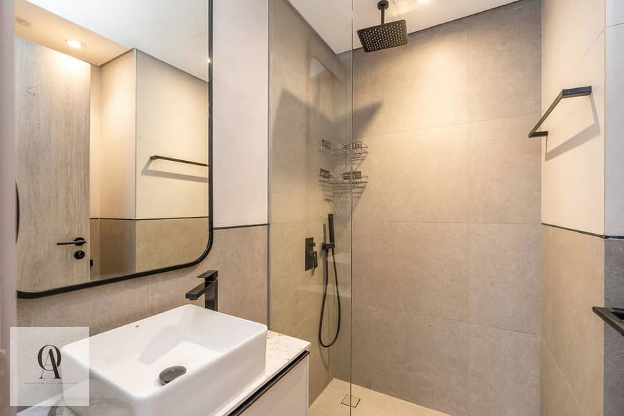 9 Bathroom 2. jpeg