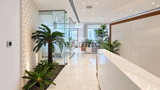 Office para en Alquiler en Business Bay, Dubai - Polished modern office reception corridor. png