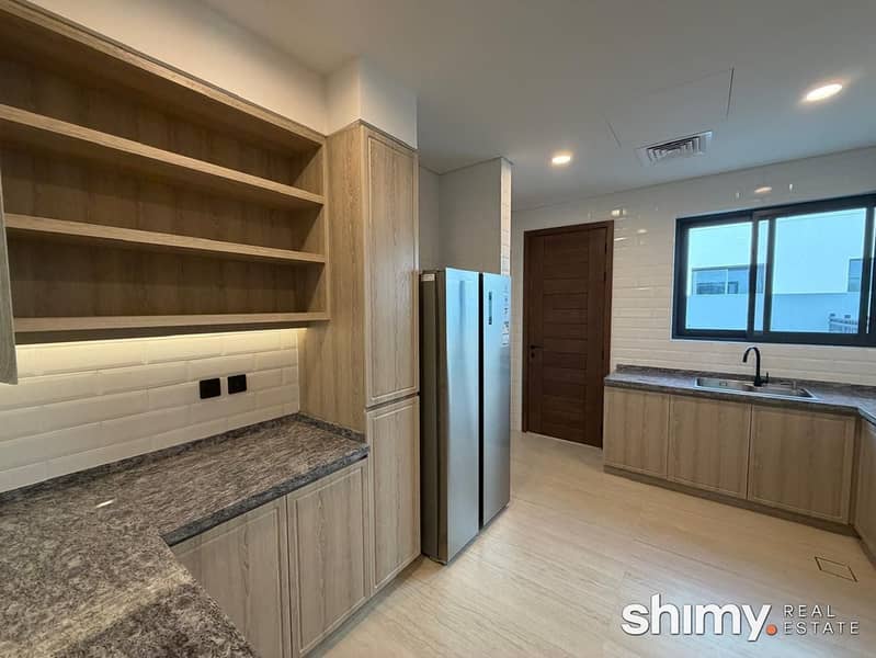 4 G119-04-kitchen-pantry. jpg
