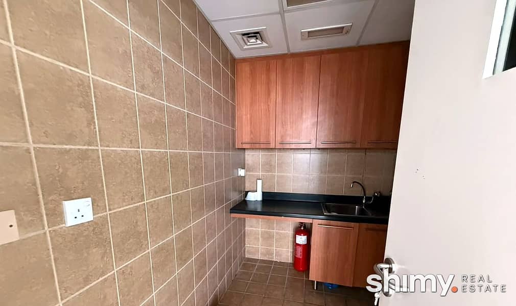 6 FT1107-06-pantry. jpg