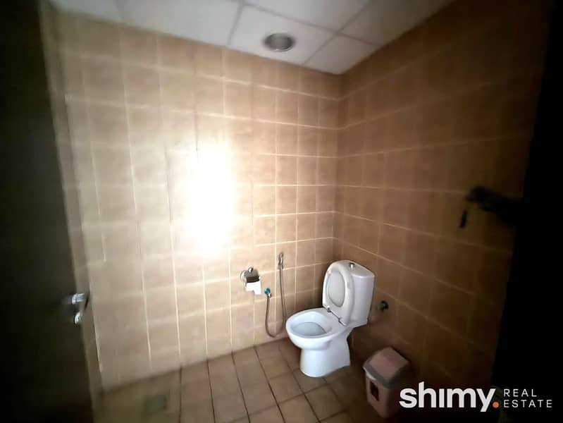 8 FT1107-08-washroom. jpg