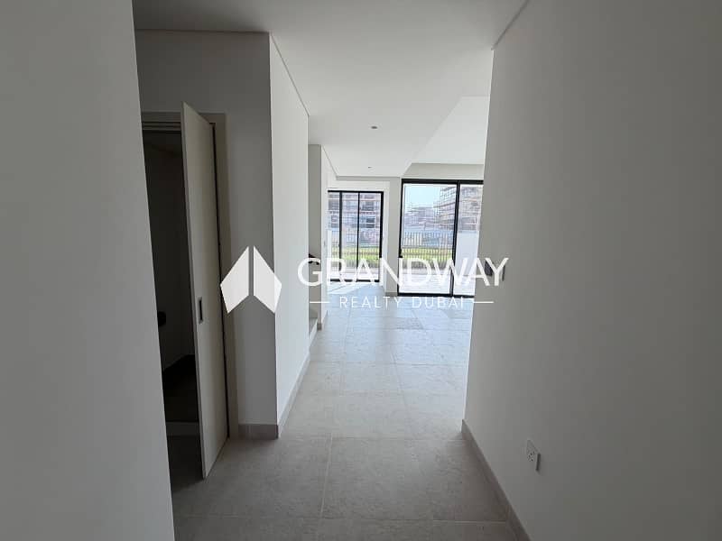 8 Bigger Plot | prime Location | Vacant — photo 8