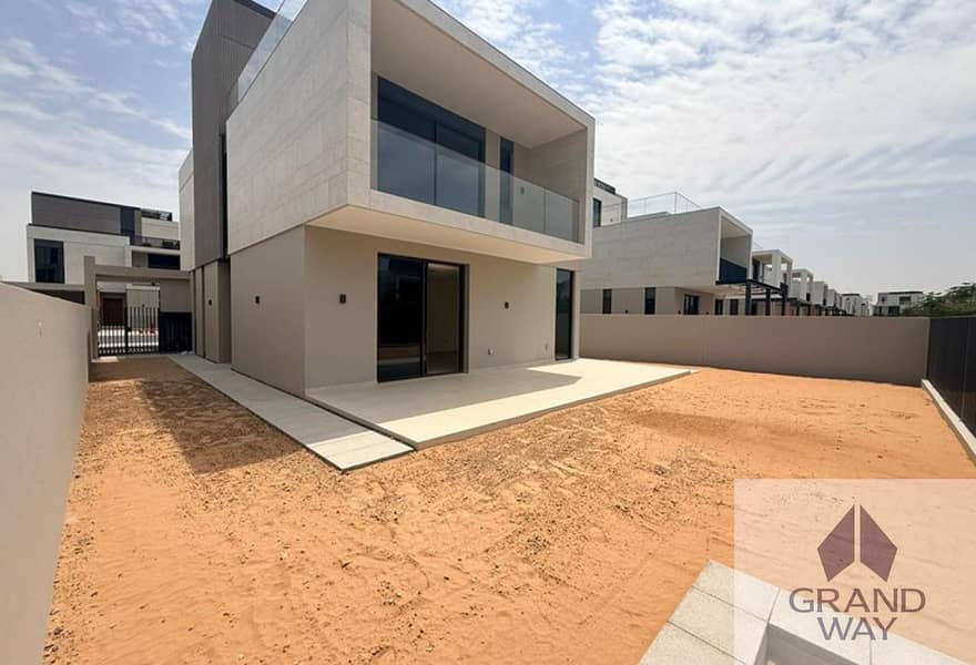 Vastu Unit I On Park I Single Row I Brand New — photo 1 Vastu Unit I On Park I Single Row I Brand New — photo 1