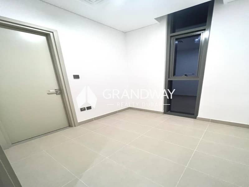 6 Prime Location | Near Pool | Landscaped — photo 6