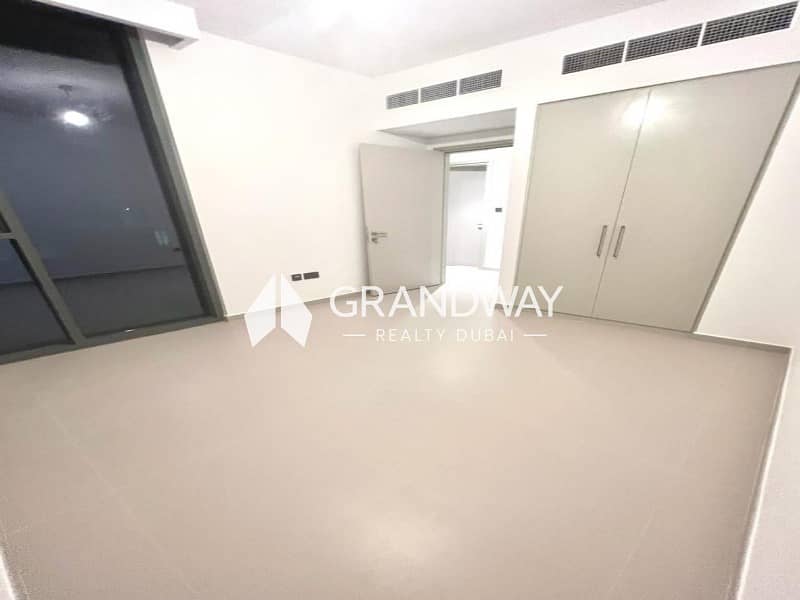 9 Prime Location | Near Pool | Landscaped — photo 9