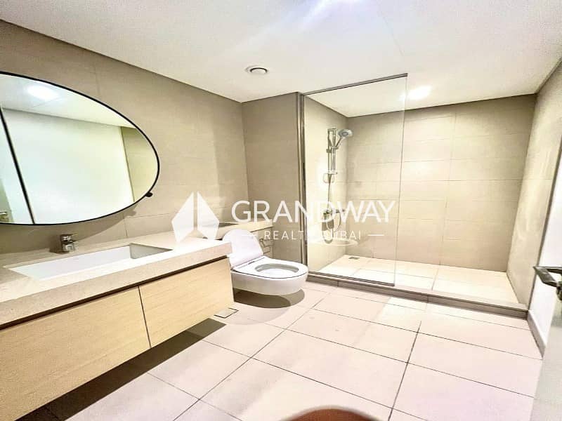 12 Prime Location | Near Pool | Landscaped — photo 12